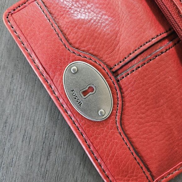 Fossil Soft Red Leather Tri-fold Wallet Silver Hardware Pebbled Coin - Picture 7 of 8